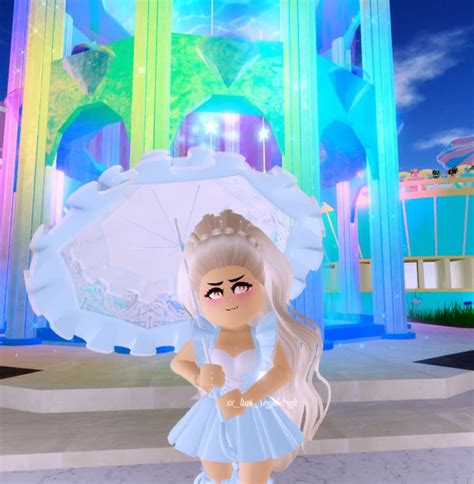 Light Fairy Vs Dark Fairy - It's simple, dress up as a light fairy or dark fairy. . Royal high